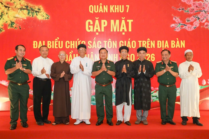 10 triệu tín đồ các tôn giáo địa bàn Quân khu 7 góp sức to lớn bảo vệ Tổ quốc - Ảnh 3.