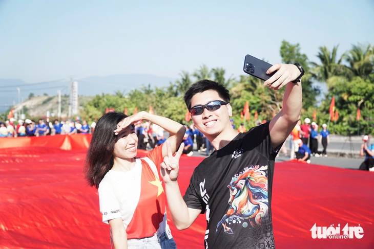 Thượng cờ ở Khu tưởng niệm Chiến sĩ Gạc Ma, khai màn Tiền Phong Marathon 2026 - Ảnh 5.