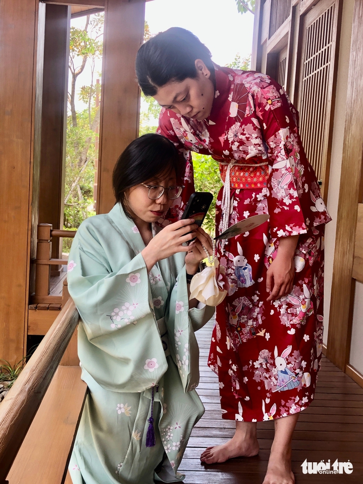 Lớp học đặc biệt giúp nạn nhân da cam lưu giữ khoảnh khắc bằng điện thoại - Ảnh 5. da cam - Ảnh 5.