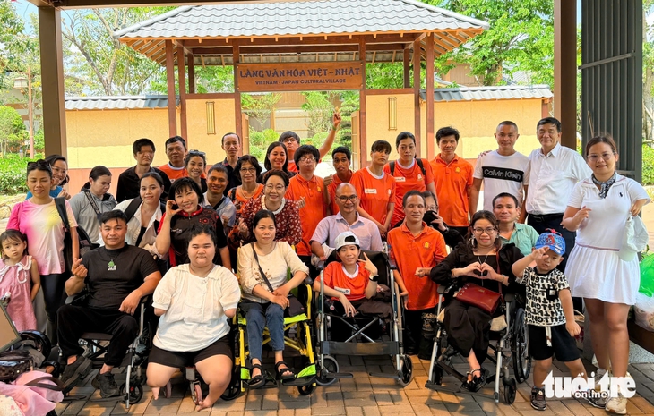 Lớp học đặc biệt giúp nạn nhân da cam lưu giữ khoảnh khắc bằng điện thoại - Ảnh 7. da cam - Ảnh 7.