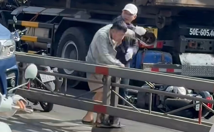 đánh nhau - Ảnh 1.