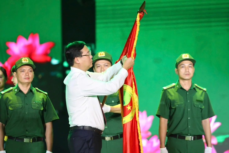 Thanh niên xung phong TP.HCM đón nhận Huân chương Lao động hạng nhất - Ảnh 2.