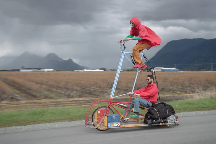 Xe đạp hai tầng độc lạ có thể đổi vị trí khi đang chạy - Ảnh 1.