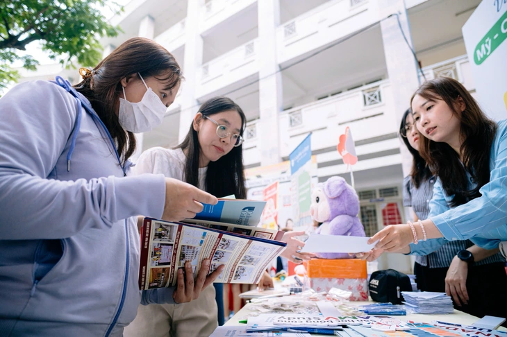 lớp 10 - Ảnh 25.