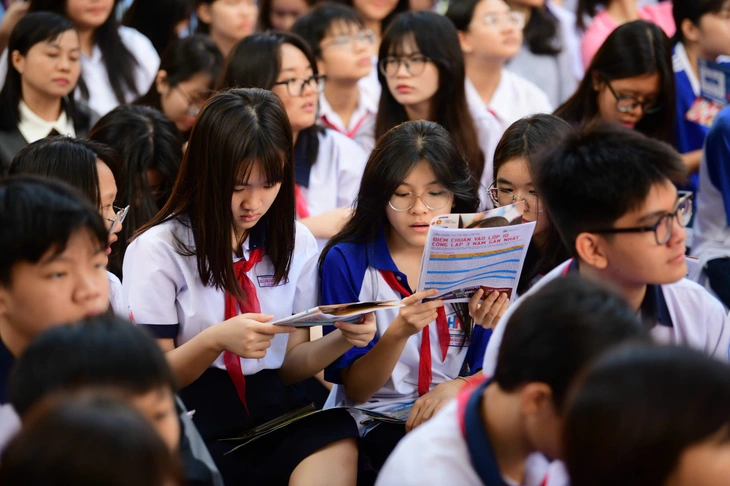 lớp 10 - Ảnh 12.