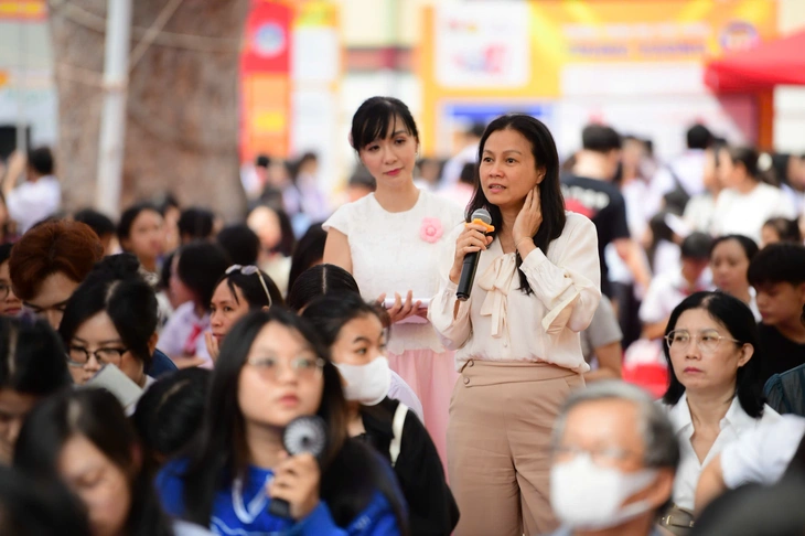 Tuyển sinh lớp 10 TP.HCM 2026: Giữ nguyên quy chế, thi sớm hơn 5 ngày - Ảnh 4. Tuyển sinh lớp 10 TP.HCM 2026: Giữ nguyên quy chế, thi sớm hơn 5 ngày - Ảnh 4.