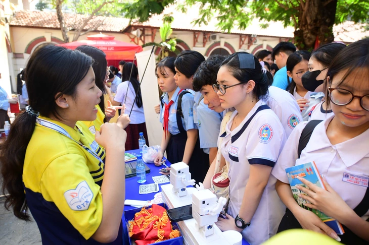 Tuyển sinh lớp 10 TP.HCM 2026: Giữ nguyên quy chế, thi sớm hơn 5 ngày - Ảnh 7.