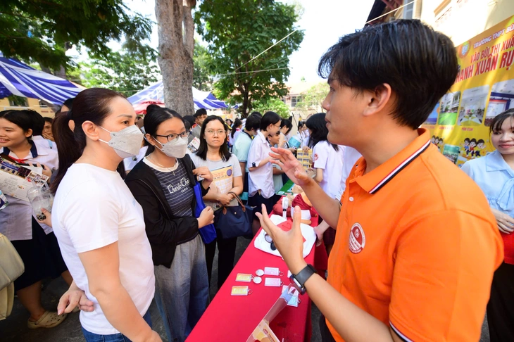 Tuyển sinh lớp 10 TP.HCM 2026: Giữ nguyên quy chế, thi sớm hơn 5 ngày - Ảnh 16. Tuyển sinh lớp 10 TP.HCM 2026: Giữ nguyên quy chế, thi sớm hơn 5 ngày - Ảnh 22.