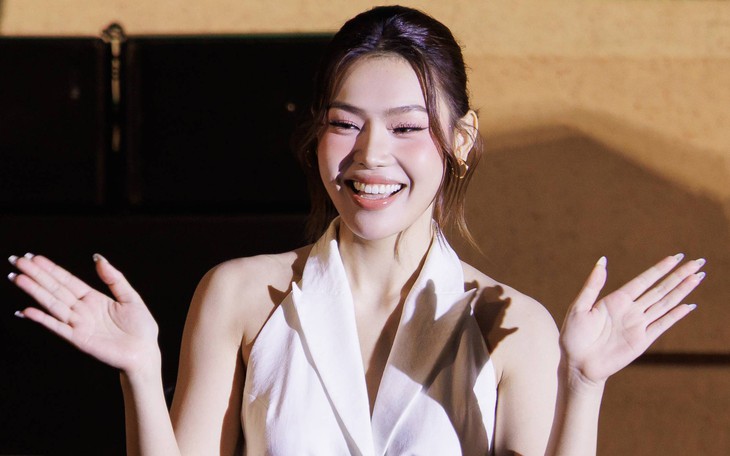 Hoa hậu Phan Thị Mơ: 'Tôi vẫn đi diễn ì xèo, chưa rảnh để qua thời' - Ảnh 4.