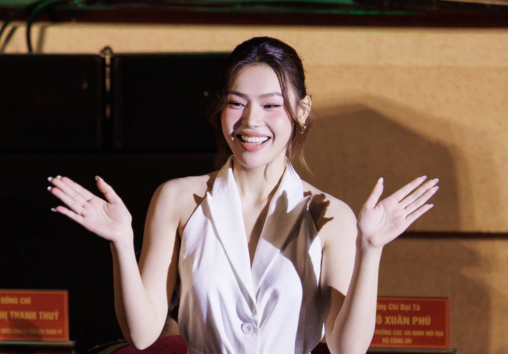 Á hậu Cẩm Ly - Ảnh 1.