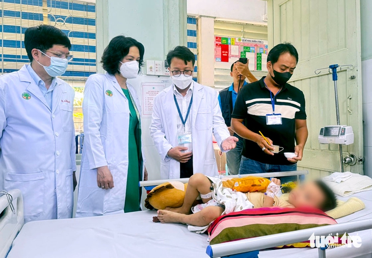 Bệnh tay chân miệng ở miền Nam diễn biến phức tạp, Bộ Y tế kiểm tra công tác phòng chống dịch - Ảnh 1.