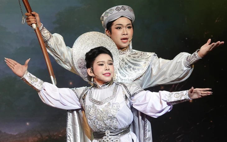 Tháng 4 và những vở diễn sử Việt - Ảnh 2.