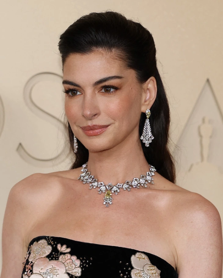 Khám phá tủ trang sức kim cương của Anne Hathaway - Ảnh 5.