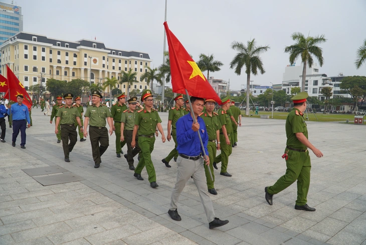 Đà Nẵng ra quân lập lại trật tự đô thị - Ảnh 3.