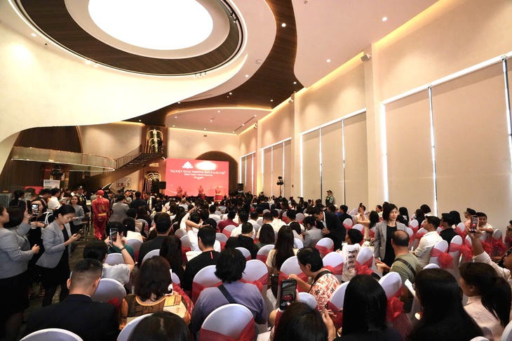 Phú Mỹ Hưng khai trương Trung tâm nhà mẫu Harmonie ngay tại công trường - Ảnh 1.