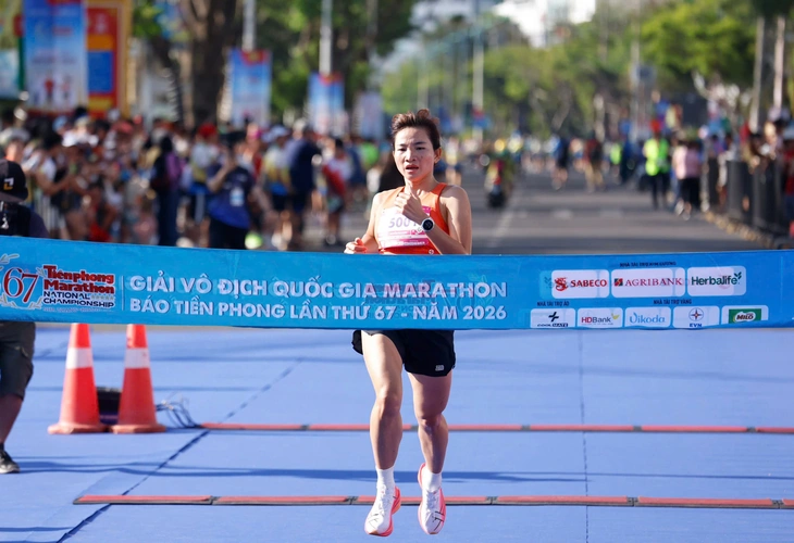 Hoàng Nguyên Thanh và Phạm Thị Hồng Lệ vô địch 42km Tiền Phong Marathon - Ảnh 3. marathon - Ảnh 3.