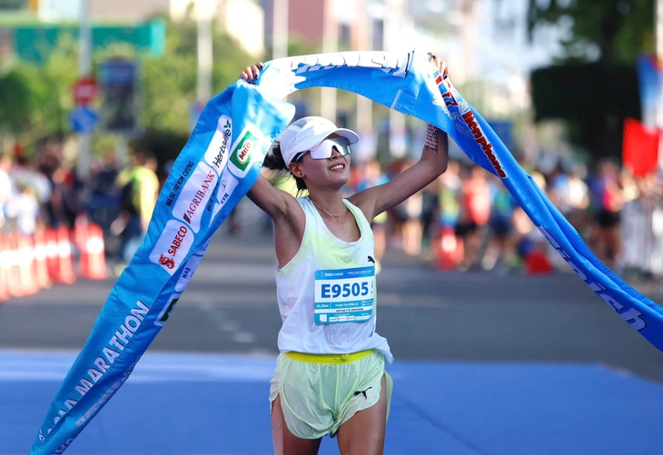Hoàng Nguyên Thanh và Phạm Thị Hồng Lệ vô địch 42km Tiền Phong Marathon - Ảnh 2. marathon - Ảnh 2.
