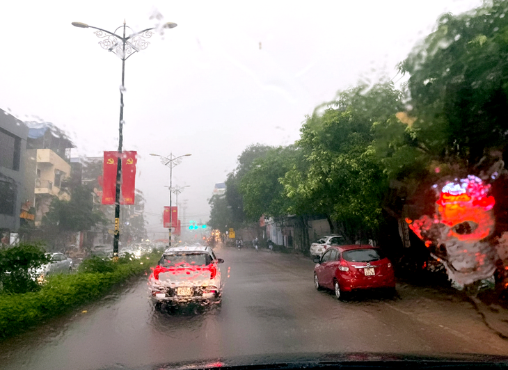 Bắc Bộ có nơi mưa to, đề phòng mưa đá - Ảnh 1.