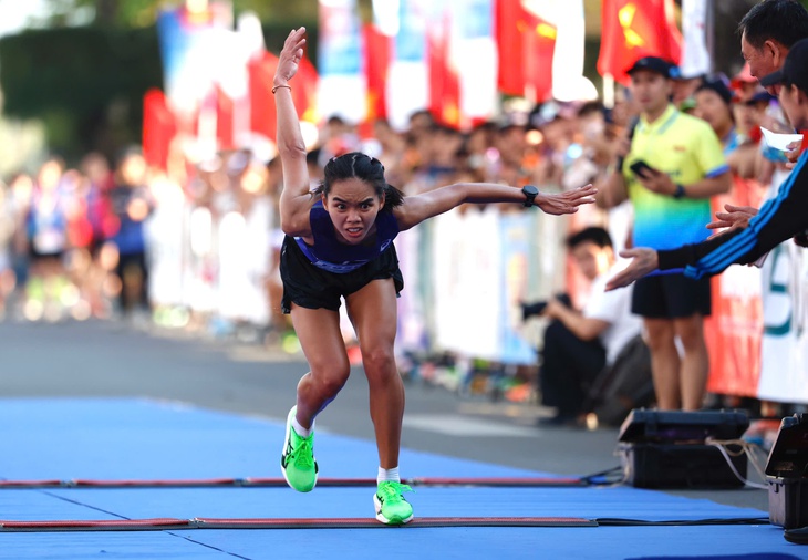 Kiệt sức khi chạy marathon về đích: Ngọc Hoa có phải là cá biệt? - Ảnh 5.