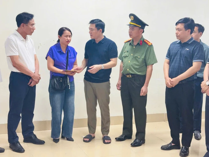 Công an điều tra nguyên nhân vụ xe khách chở đoàn nhân viên ngân hàng lao xuống vực ở Tam Đảo - Ảnh 4.