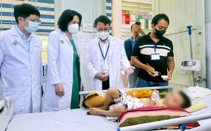 Bệnh tay chân miệng đến hẹn lại tăng - Ảnh 2.