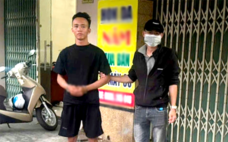 Bắt thanh niên chuyên thuê xe ôm chở vào rẫy vắng để cướp xe - Ảnh 1.