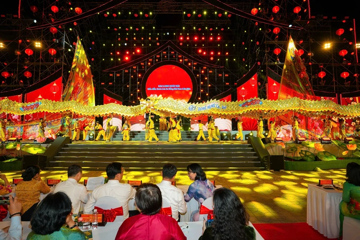 Rực rỡ đêm hội Nguyên tiêu, đậm sắc màu văn hóa Việt - Hoa - Ảnh 7. đêm hội Nguyên tiêu - Ảnh 7.