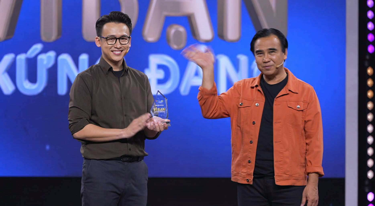 Trạm đa sắc - Ảnh 1.