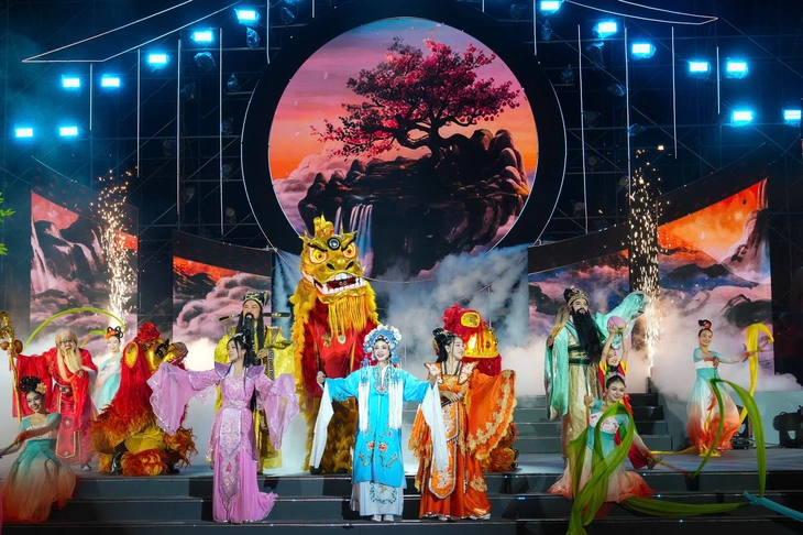 Rực rỡ đêm hội Nguyên tiêu, đậm sắc màu văn hóa Việt - Hoa - Ảnh 3. đêm hội Nguyên tiêu - Ảnh 3.