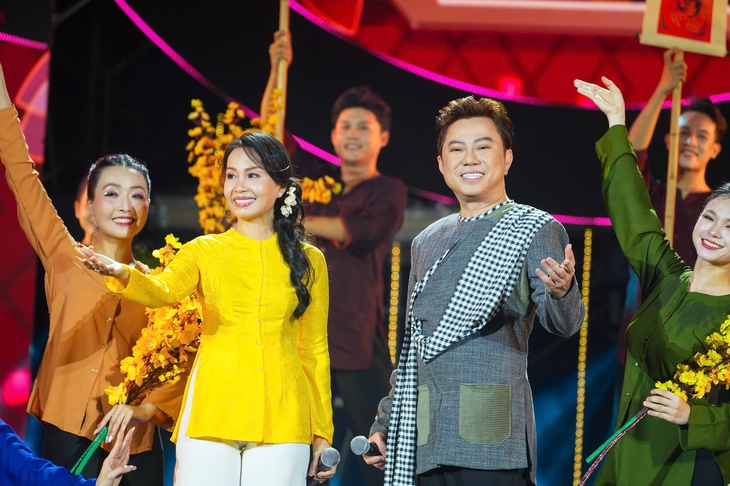 Rực rỡ đêm hội Nguyên tiêu, đậm sắc màu văn hóa Việt - Hoa - Ảnh 5. đêm hội Nguyên tiêu - Ảnh 5.