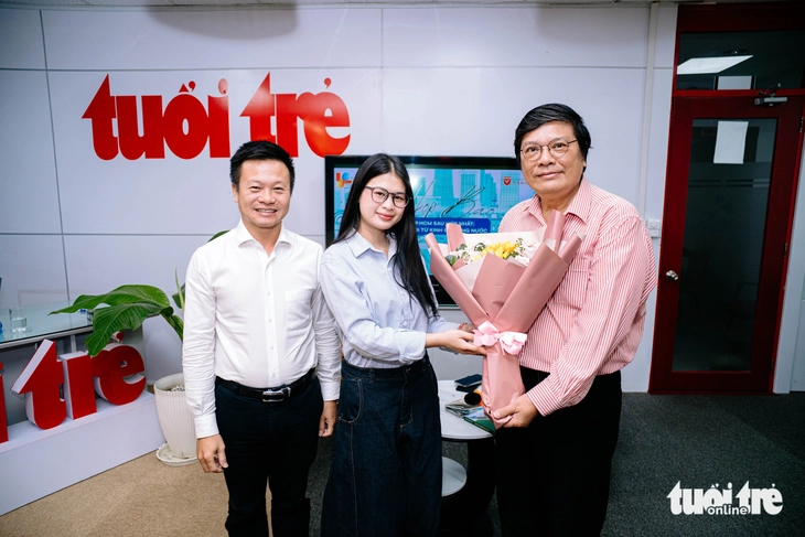 Học tại báo Tuổi Trẻ, sinh viên Văn Lang 'họp báo' cùng tác giả Trần Hữu Phúc Tiến - Ảnh 10.