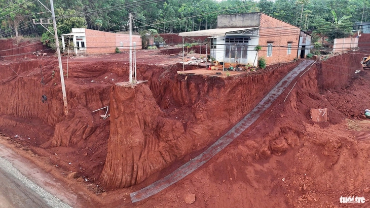 Vụ hạ cốt nền khiến nhà dân cheo leo: Ban Quản lý dự án Đồng Nai lên tiếng - Ảnh 2.