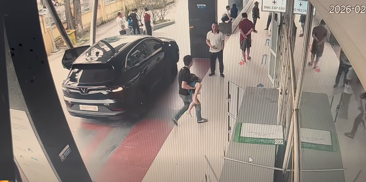 vượt đèn đỏ - Ảnh 1.