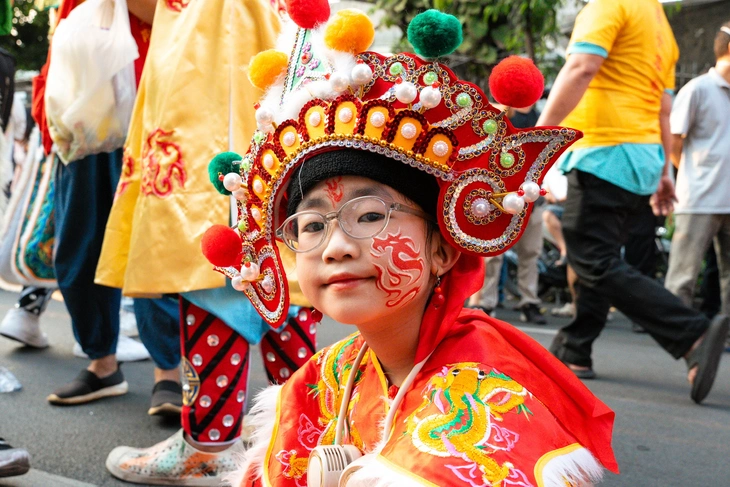 - Ảnh 11. Đoàn lân, sư, rồng diễu hành rộn rã trong Lễ hội Nguyên tiêu - Ảnh 11.