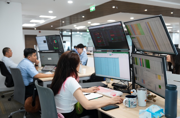 Cổ phiếu ngân hàng suy yếu giữa cơn sóng dầu khí - Ảnh 1.