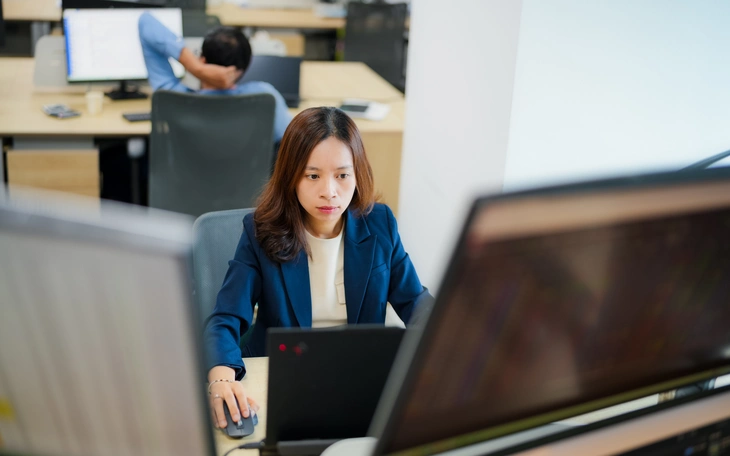 Dầu khí bứt phá kịch trần, VN-Index vẫn chìm trong sắc đỏ - Ảnh 3.