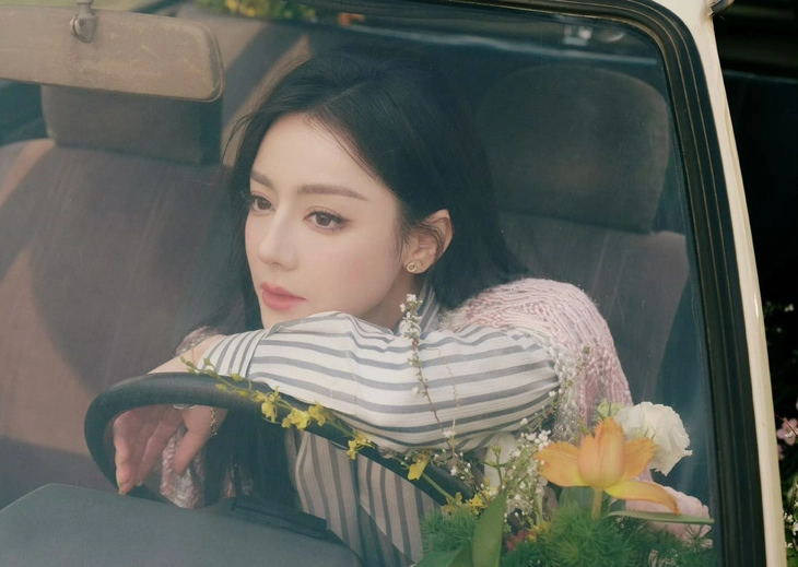 Địch Lệ Nhiệt ba - Ảnh 2.