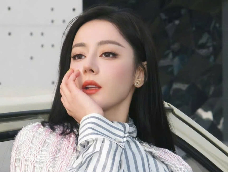 Địch Lệ Nhiệt ba - Ảnh 3.