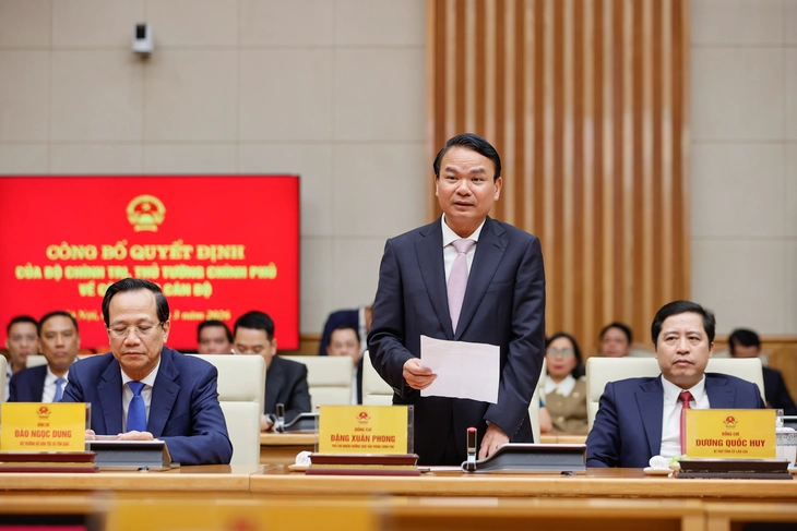 Thủ tướng trao quyết định nhân sự Phó bí thư Đảng ủy Chính phủ, lãnh đạo 4 bộ, ngành - Ảnh 4.