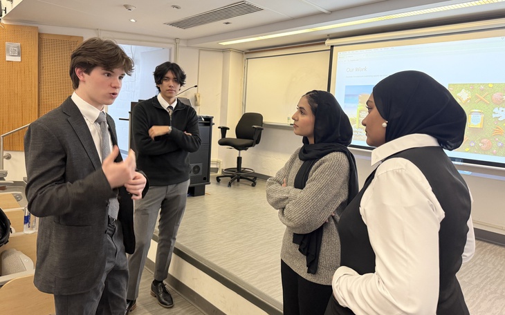 Chấp niệm “thủ khoa”, “top đầu”... có đang là cái bóng cản trở của nhiều người trẻ? - Ảnh 2.