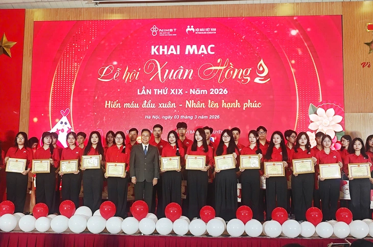 Cùng nhau 'Hiến máu đầu xuân - nhân lên hạnh phúc' - Ảnh 1. Cùng nhau 'Hiến máu đầu xuân - nhân lên hạnh phúc' - Ảnh 1.