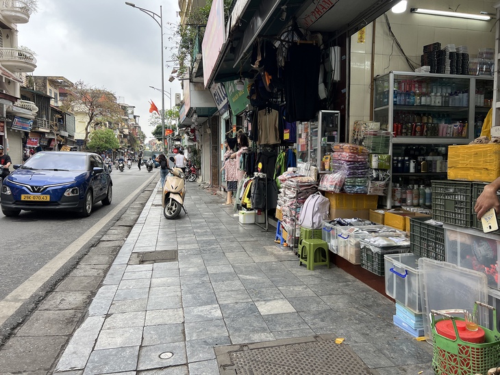 Dọn dẹp vỉa hè không làm một lần rồi thôi - Ảnh 3.