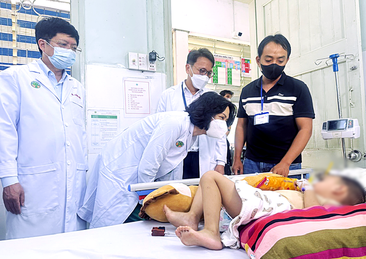 Bệnh tay chân miệng đến hẹn lại tăng, biện pháp phòng chống năm nay có khác gì năm trước? - Ảnh 1.