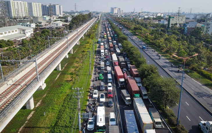 Hiện trạng 5 nút giao trục xa lộ Hà Nội cải tạo khác mức, xe không phải dừng đèn đỏ - Ảnh 15.