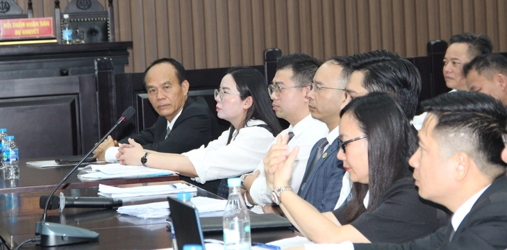 Chùm ảnh cựu thứ trưởng và 20 người ra tòa vụ doanh nghiệp hối lộ 40 tỉ - Ảnh 6.