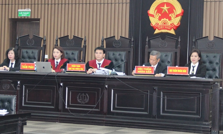 Chùm ảnh cựu thứ trưởng và 20 người ra tòa vụ doanh nghiệp hối lộ 40 tỉ - Ảnh 7.