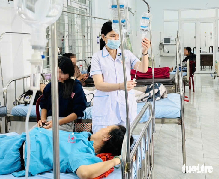 Thêm 29 người nghi ngộ độc sau khi ăn bánh mì tại Đắk Lắk - Ảnh 1.