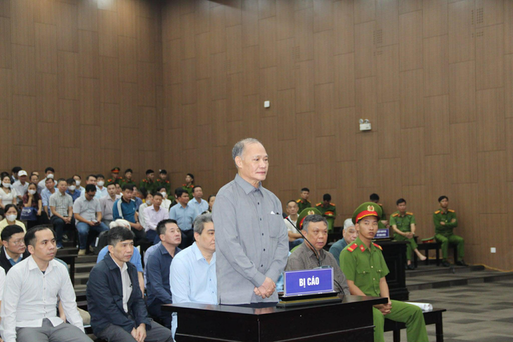 Cựu cục phó nhận 10 tỉ, ép doanh nghiệp viết giấy vay để trả lại 5 tỉ rồi trốn ra nước ngoài - Ảnh 2.