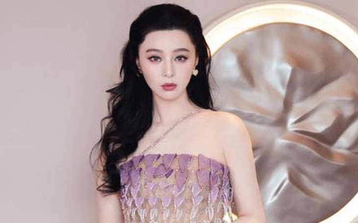 Thiết kế ‘Cành vàng lá ngọc’ của Phan Huy lên Vogue Hong Kong sau sàn diễn Paris - Ảnh 7.