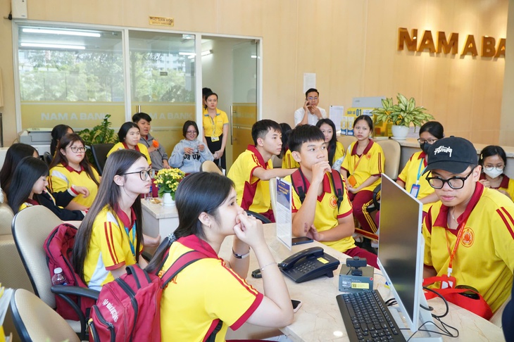 Một trường liên cấp ở TP.HCM hướng nghiệp cho học sinh từ lớp 9 - Ảnh 2.